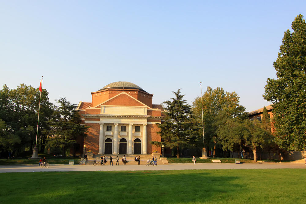 freshman是什么意思，freshman怎么读，freshman翻译为：（中学或大学的）一年